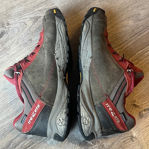 Treseta Indigo Waterproof Low Hiking Shoe Gray Red Vibram Men 9.5 UK 8.5 EU 42.5 - Picture 6 of 8